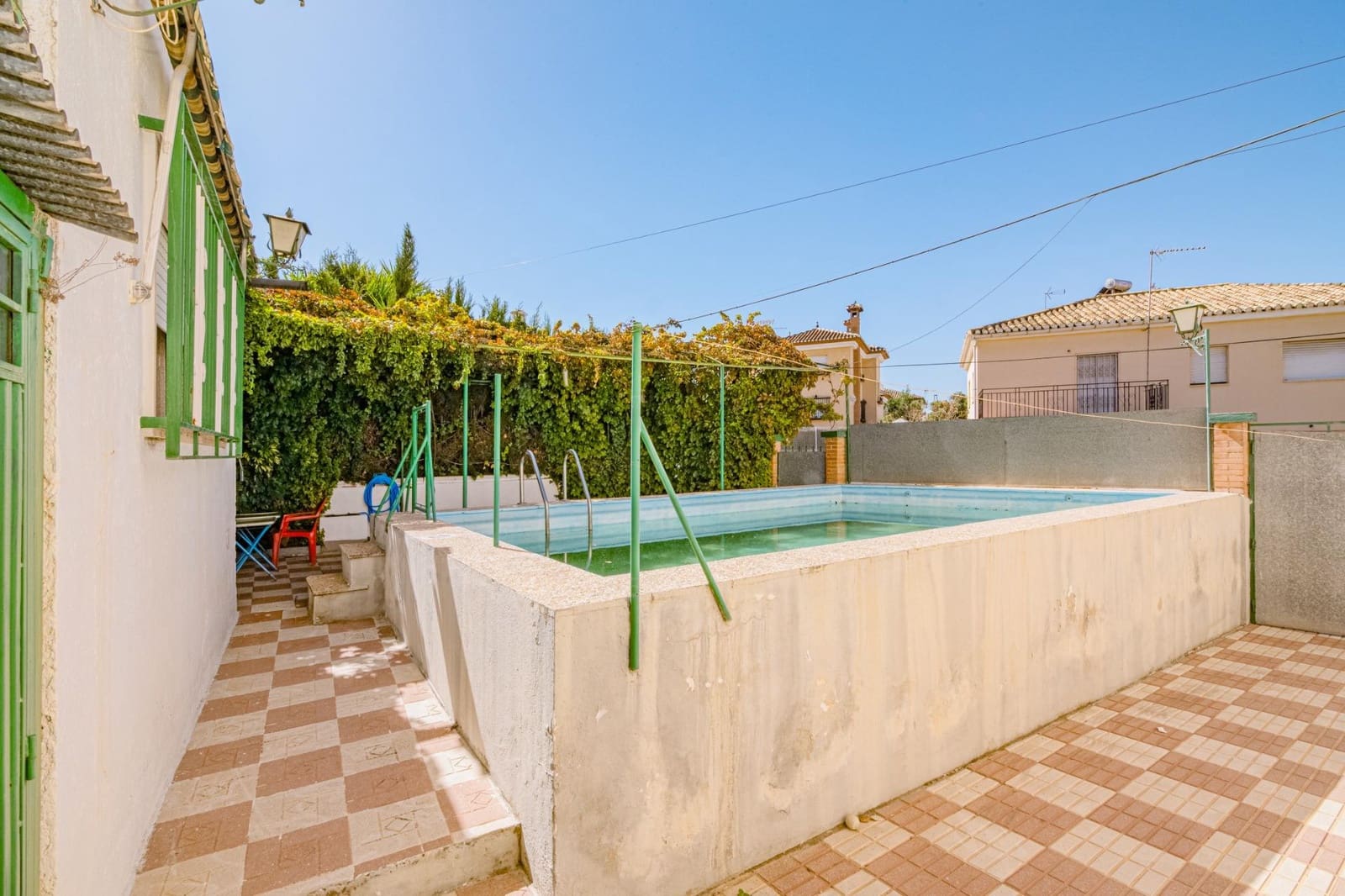 5 makuuhuone Rivitalo myytävänä paikassa La Zubia mukana uima-altaan 
autotalli - 205 000 € (Ref: 9513447)