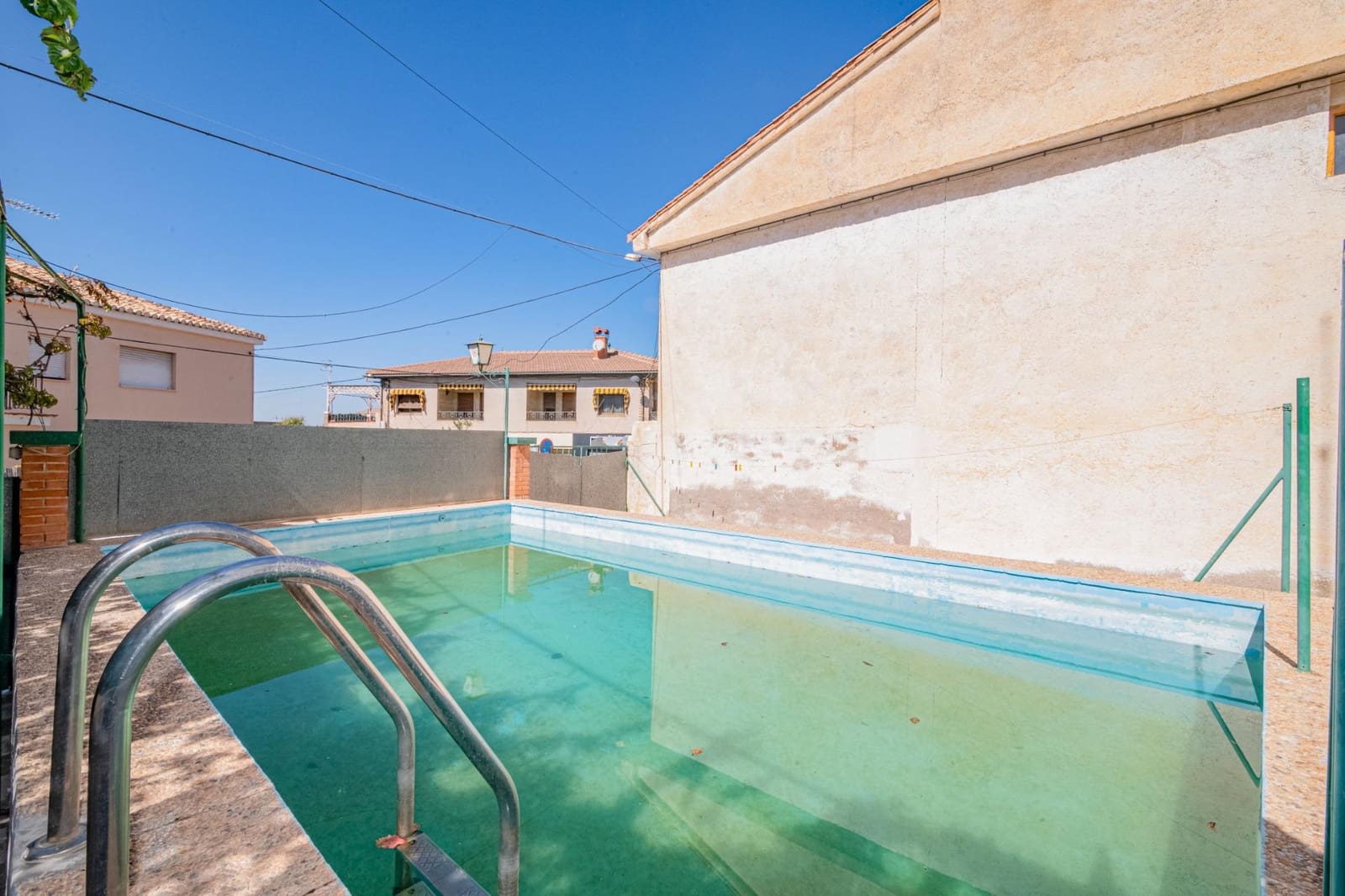 5 makuuhuone Rivitalo myytävänä paikassa La Zubia mukana uima-altaan 
autotalli - 205 000 € (Ref: 9513447)