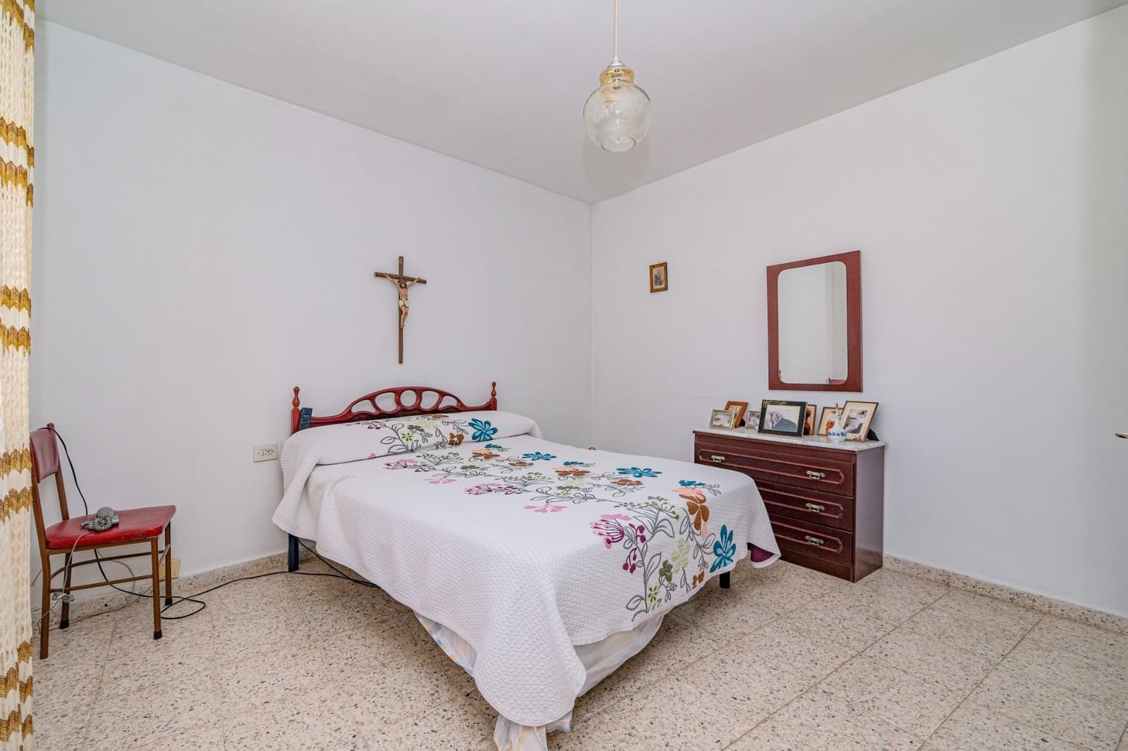 5 makuuhuone Rivitalo myytävänä paikassa La Zubia mukana uima-altaan 
autotalli - 205 000 € (Ref: 9513447)