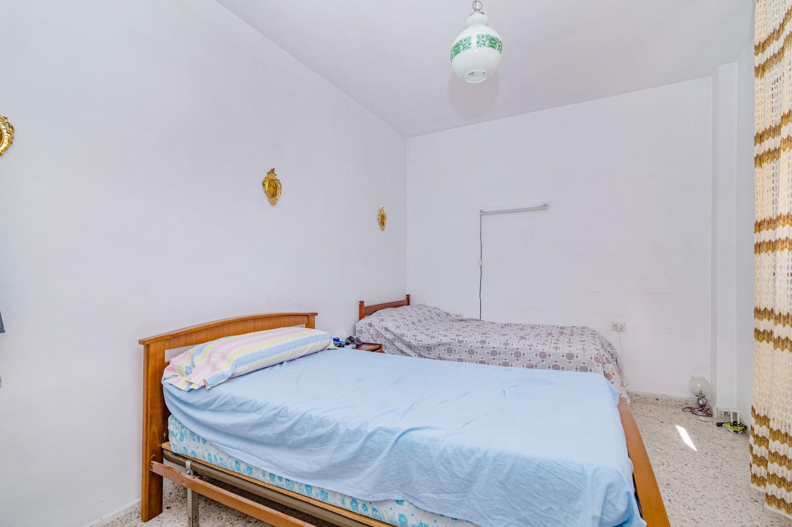 5 makuuhuone Rivitalo myytävänä paikassa La Zubia mukana uima-altaan 
autotalli - 205 000 € (Ref: 9513447)