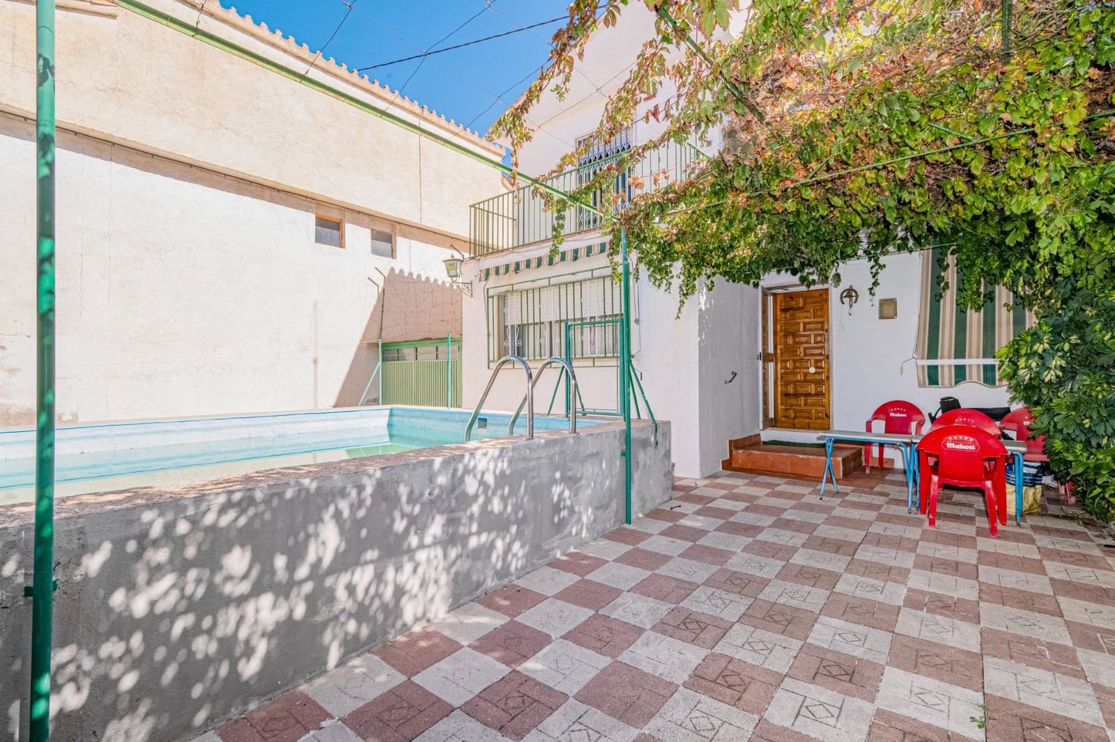 5 makuuhuone Rivitalo myytävänä paikassa La Zubia mukana uima-altaan 
autotalli - 205 000 € (Ref: 9513447)