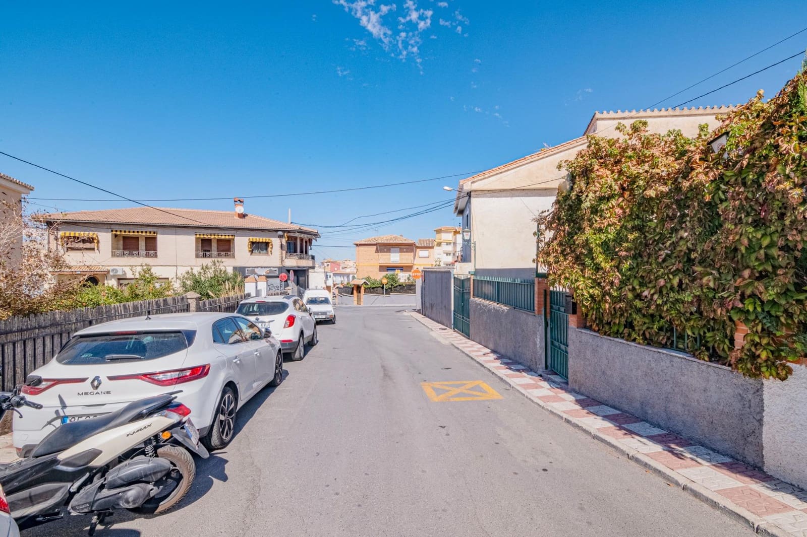 5 makuuhuone Rivitalo myytävänä paikassa La Zubia mukana uima-altaan 
autotalli - 205 000 € (Ref: 9513447)