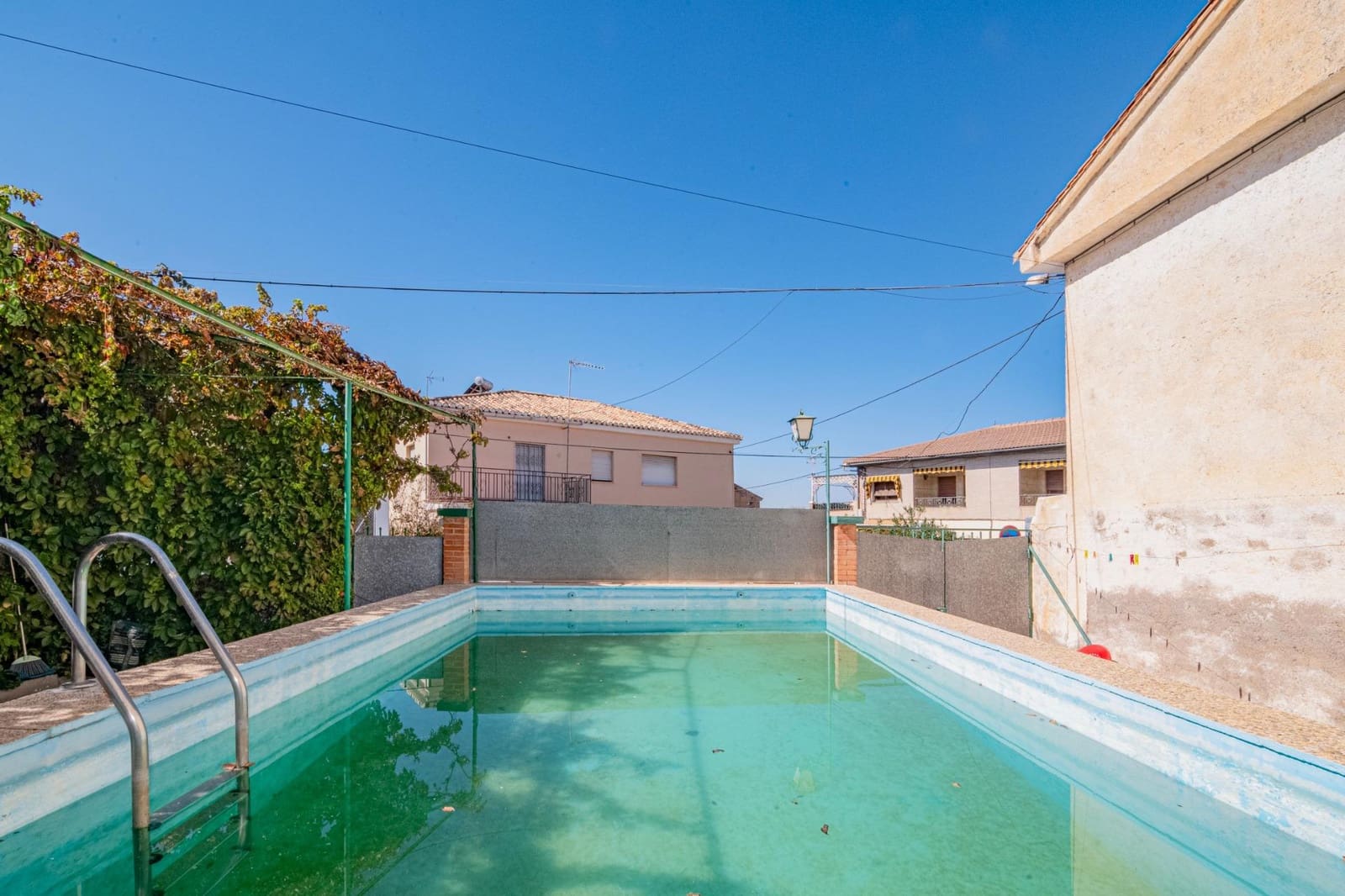 5 makuuhuone Rivitalo myytävänä paikassa La Zubia mukana uima-altaan 
autotalli - 205 000 € (Ref: 9513447)