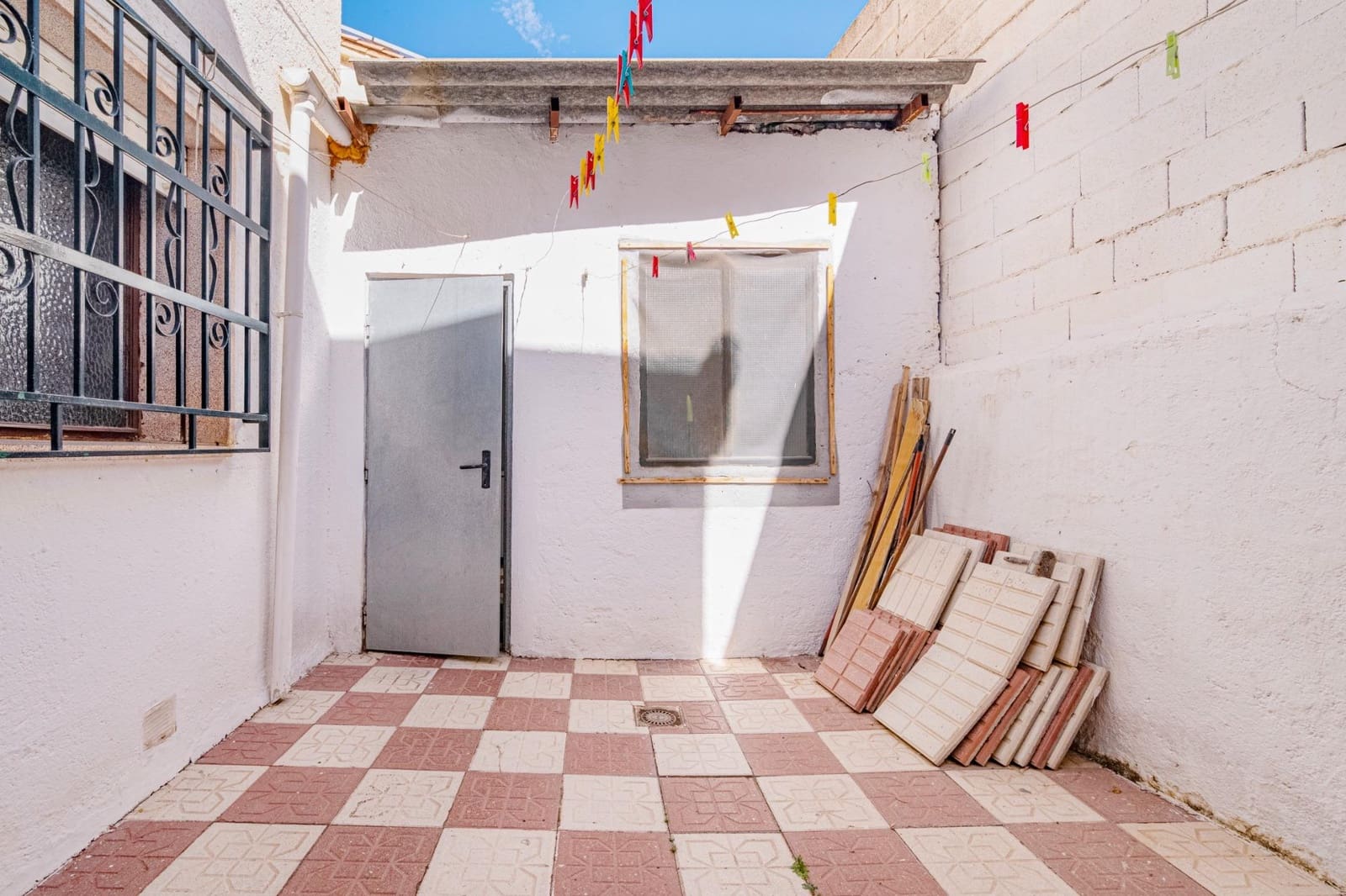 5 makuuhuone Rivitalo myytävänä paikassa La Zubia mukana uima-altaan 
autotalli - 205 000 € (Ref: 9513447)