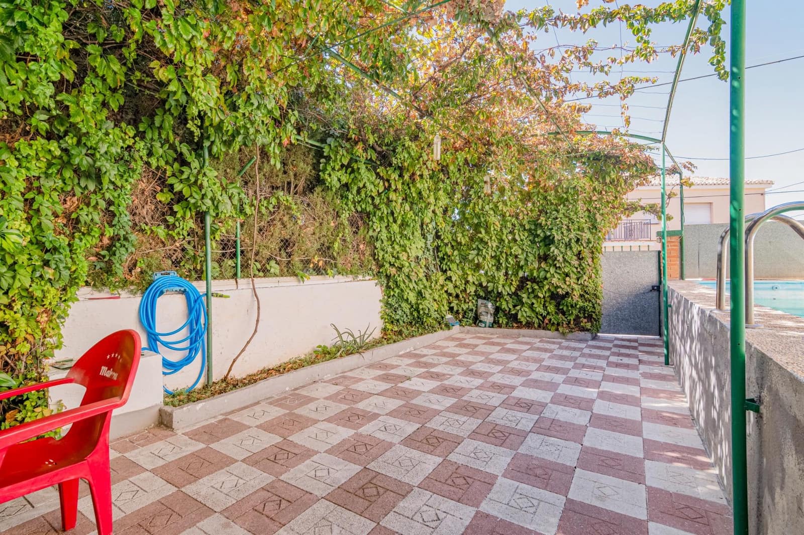 5 makuuhuone Rivitalo myytävänä paikassa La Zubia mukana uima-altaan 
autotalli - 205 000 € (Ref: 9513447)