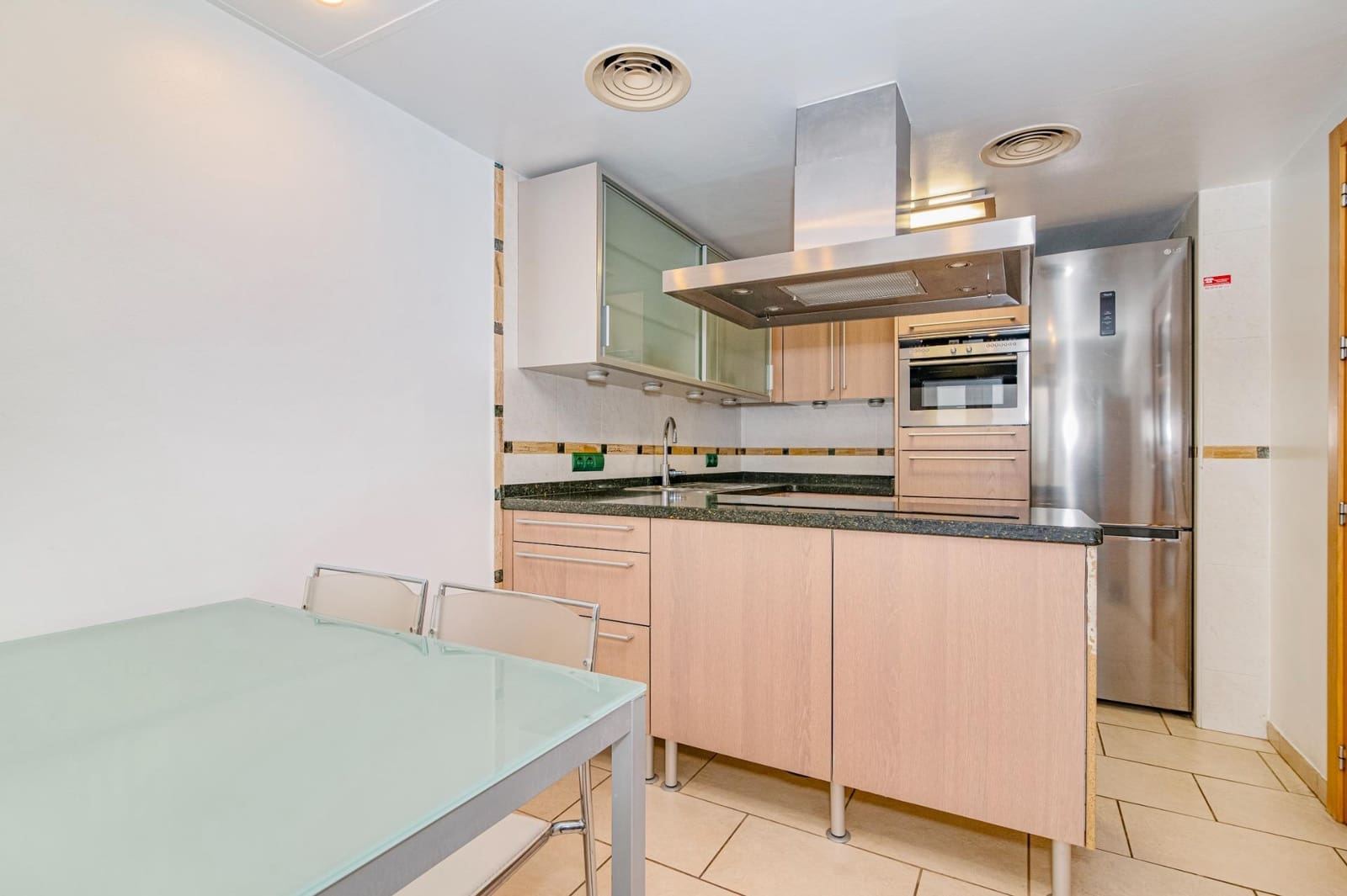 3 makuuhuone Huoneisto myytävänä paikassa Granada kaupunki mukana 
autotalli - 395 000 € (Ref: 9527744)