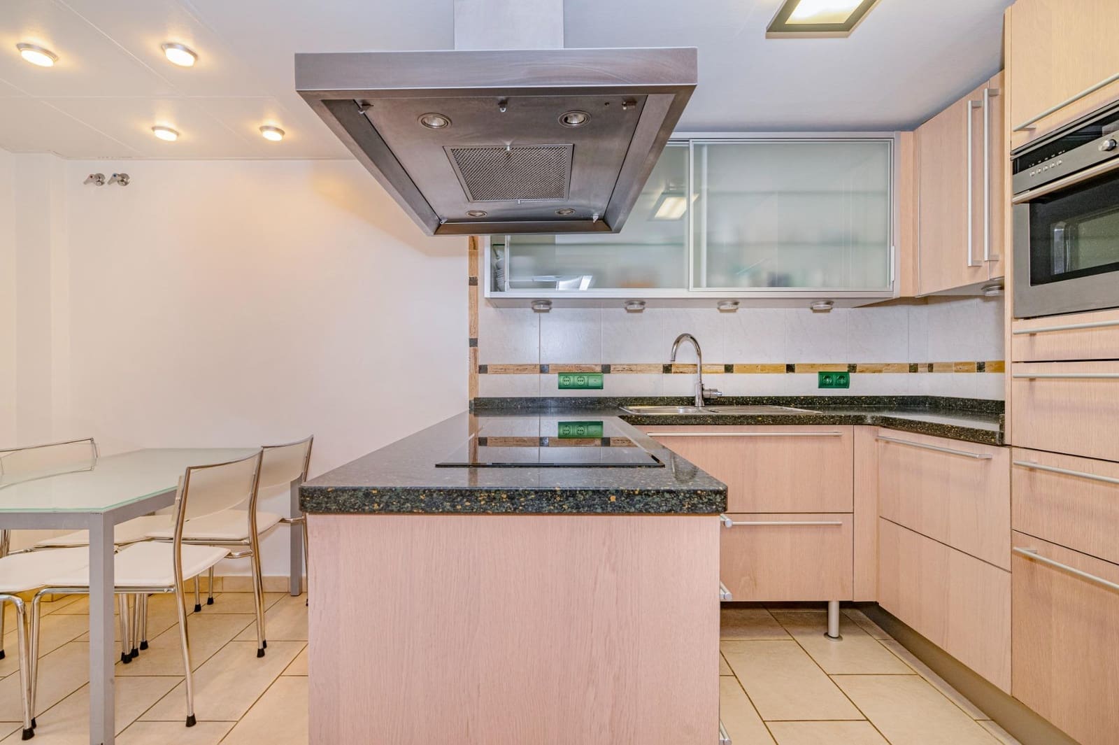 3 makuuhuone Huoneisto myytävänä paikassa Granada kaupunki mukana 
autotalli - 395 000 € (Ref: 9527744)