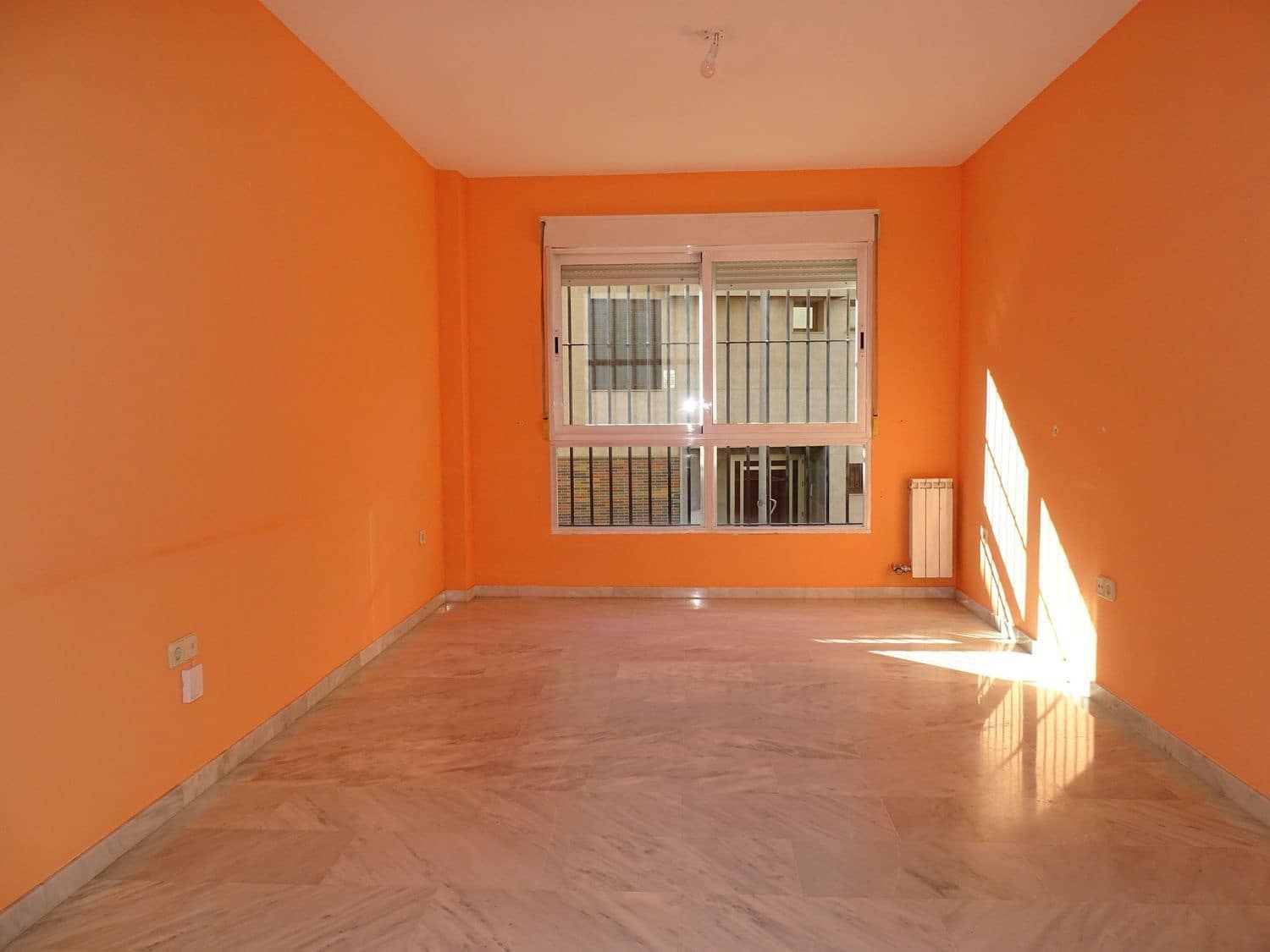 4 Zimmer Wohnung zu verkaufen in Granada Stadt mit Garage - 245.000 € (Ref: 9533801)