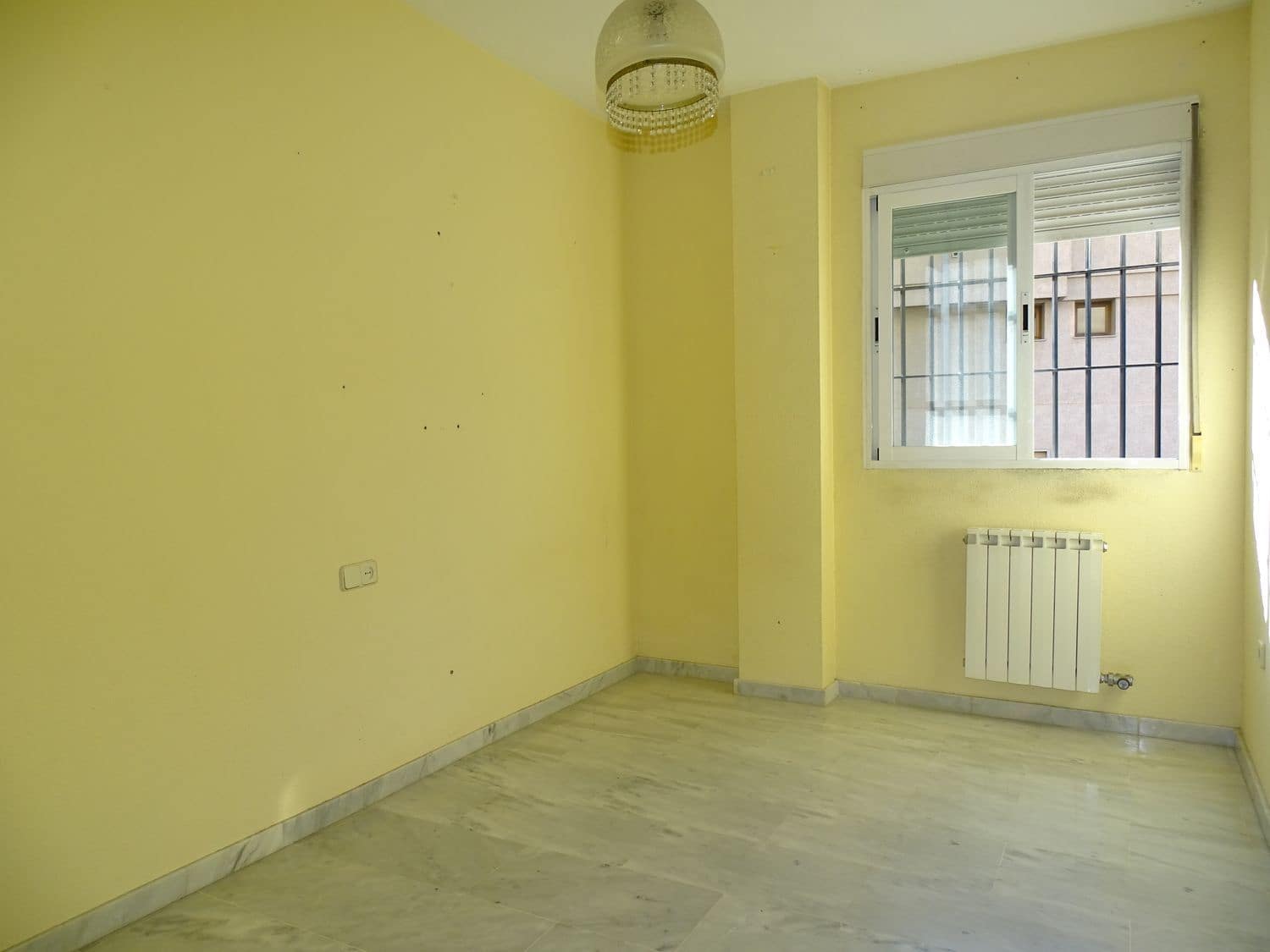 4 Zimmer Wohnung zu verkaufen in Granada Stadt mit Garage - 245.000 € (Ref: 9533801)