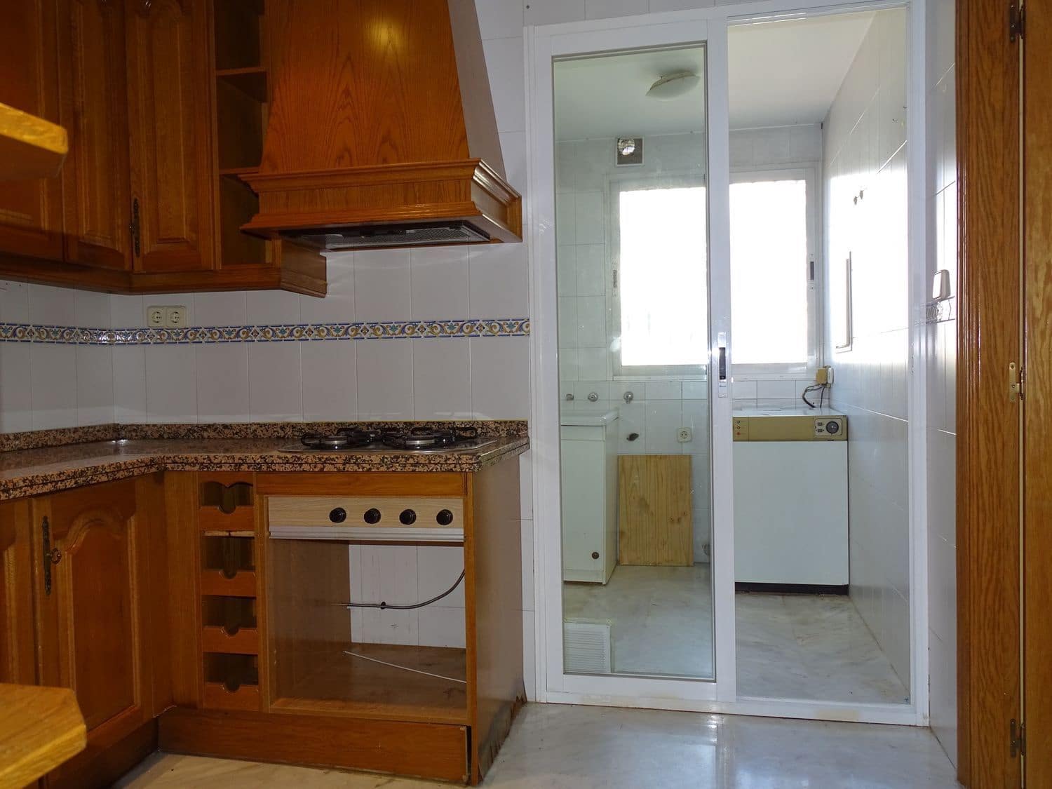 4 Zimmer Wohnung zu verkaufen in Granada Stadt mit Garage - 245.000 € (Ref: 9533801)