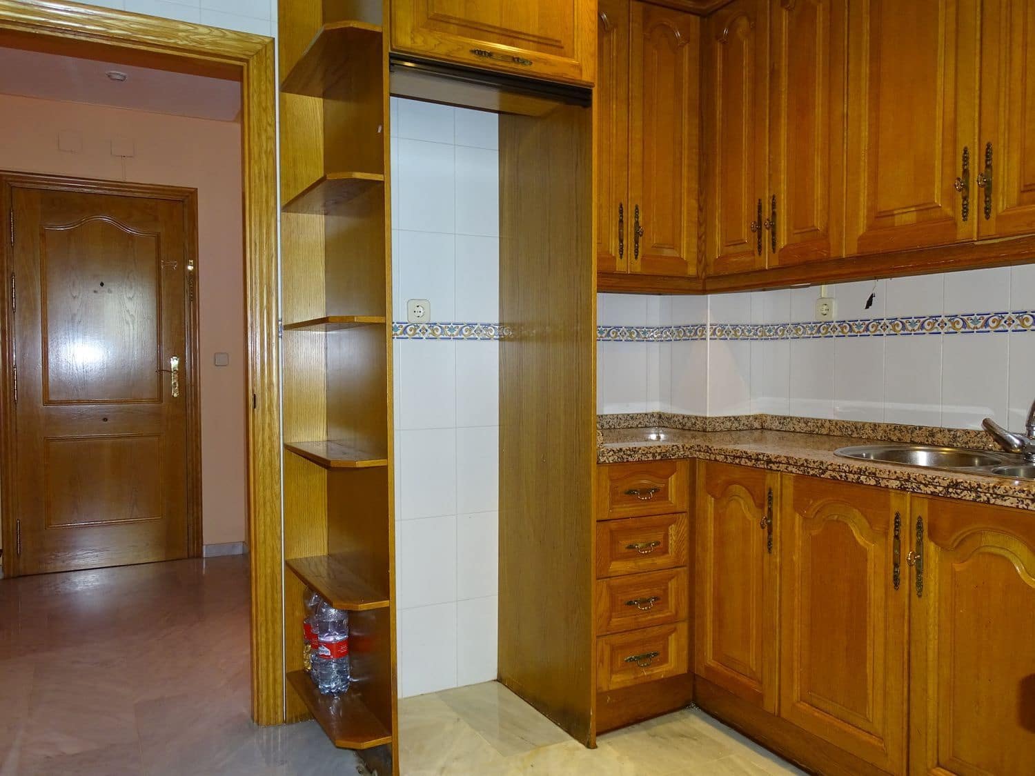 4 Zimmer Wohnung zu verkaufen in Granada Stadt mit Garage - 245.000 € (Ref: 9533801)