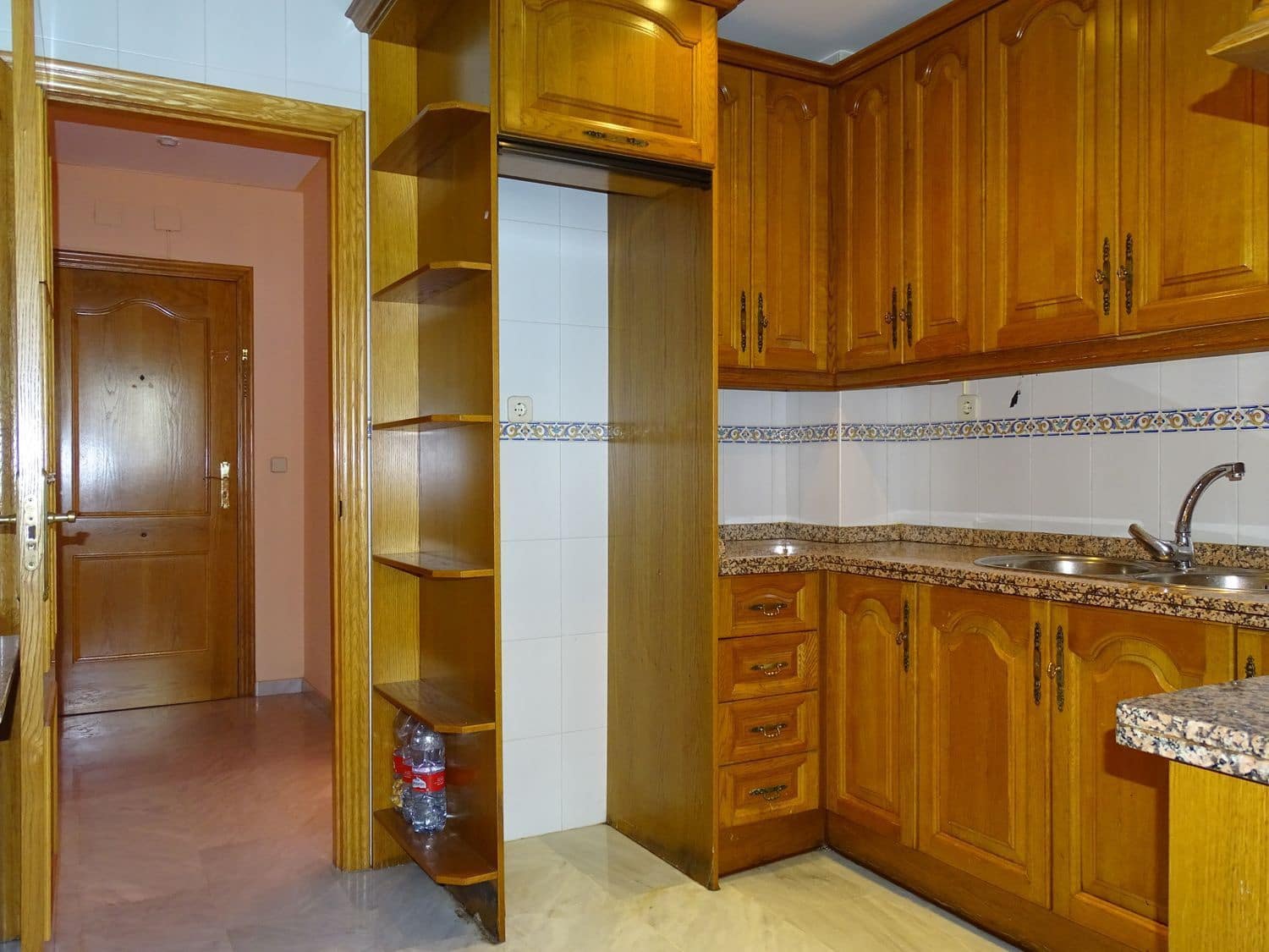 4 Zimmer Wohnung zu verkaufen in Granada Stadt mit Garage - 245.000 € (Ref: 9533801)