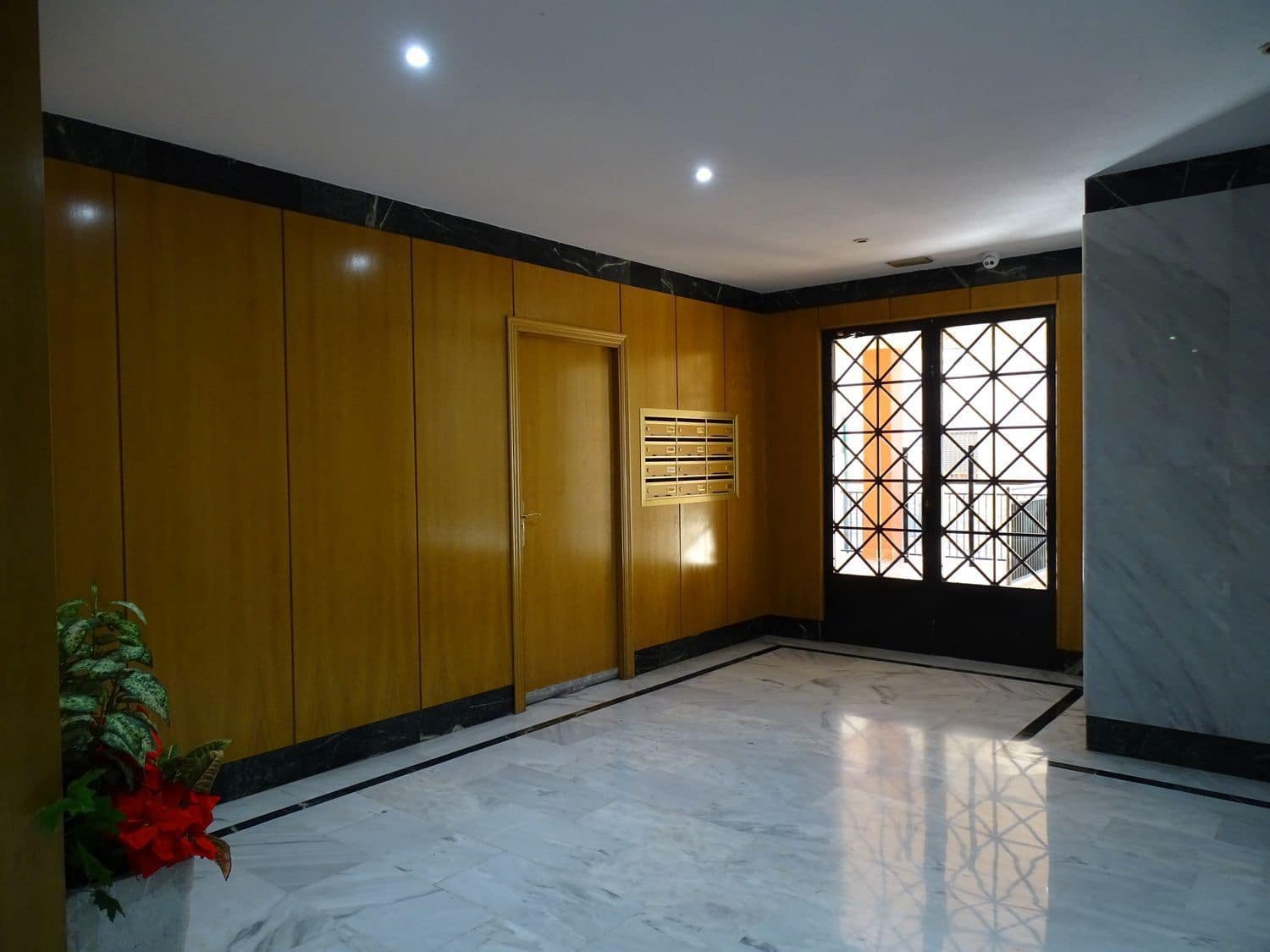 4 Zimmer Wohnung zu verkaufen in Granada Stadt mit Garage - 245.000 € (Ref: 9533801)