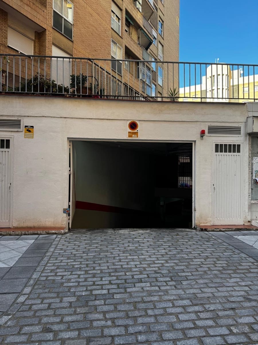 Garage te huur in Granada stad - € 100 (Ref: 9535973)