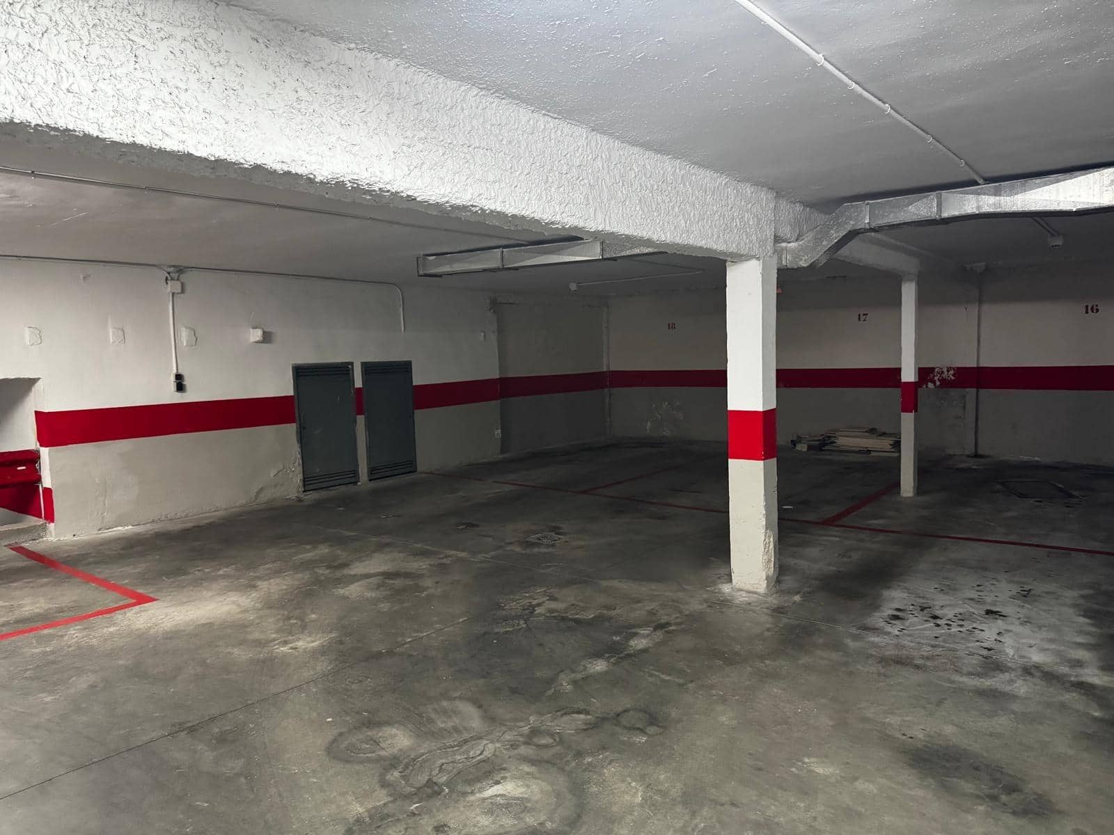Garage te huur in Granada stad - € 100 (Ref: 9535973)