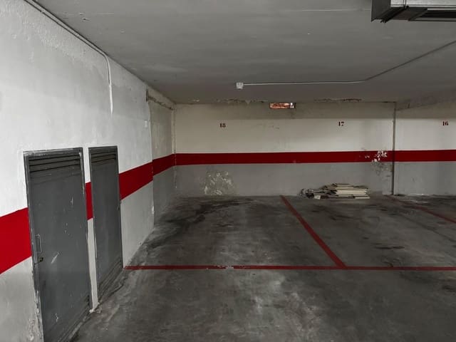 Garage te huur in Figares, Granada stad - € 100 (Ref: 9535973)
