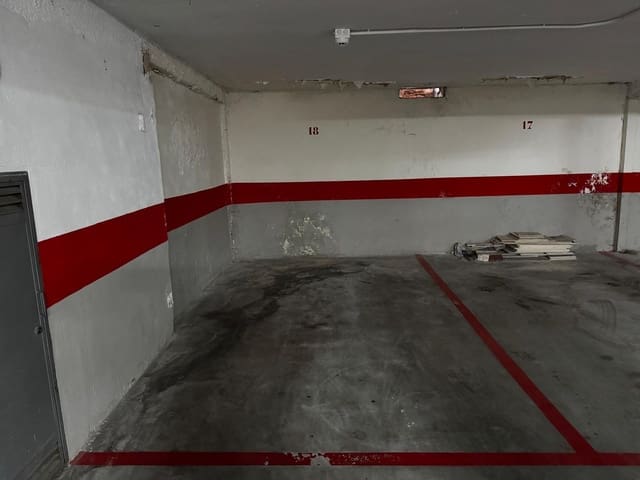 Garage te huur in Figares, Granada stad - € 100 (Ref: 9535973)