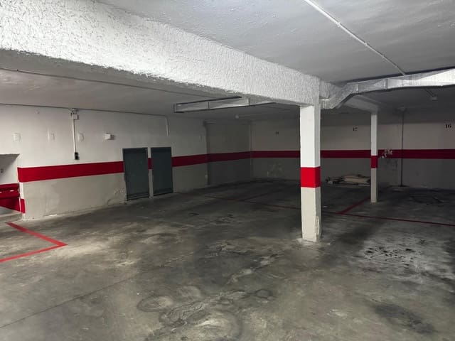 Garage te huur in Figares, Granada stad - € 100 (Ref: 9535973)