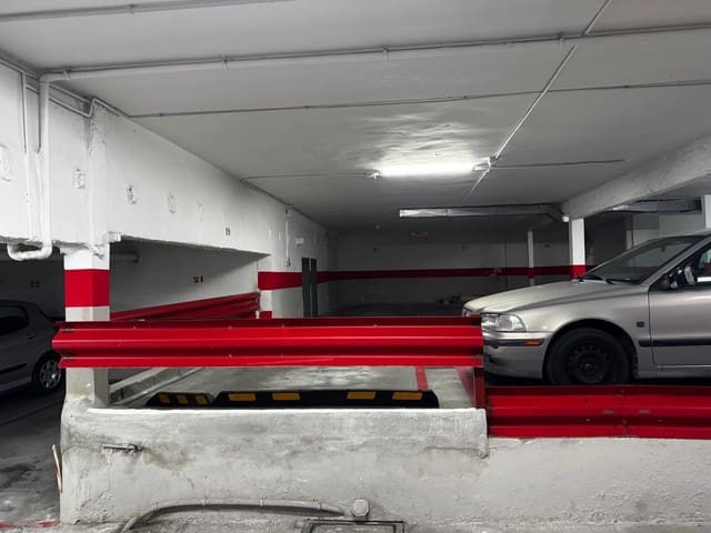 Garage te huur in Figares, Granada stad - € 100 (Ref: 9535973)