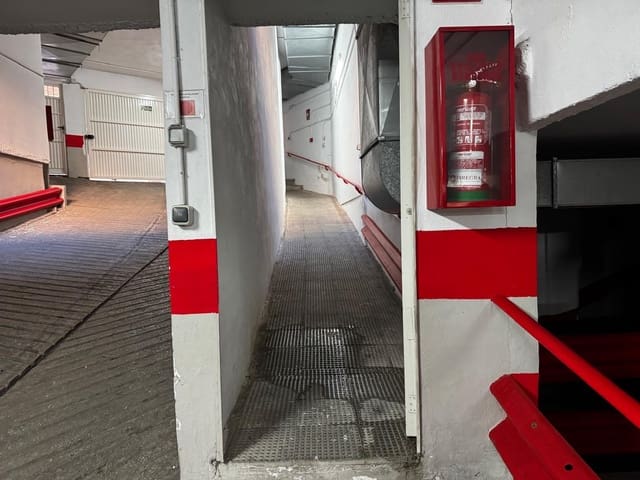 Garage te huur in Figares, Granada stad - € 100 (Ref: 9535973)