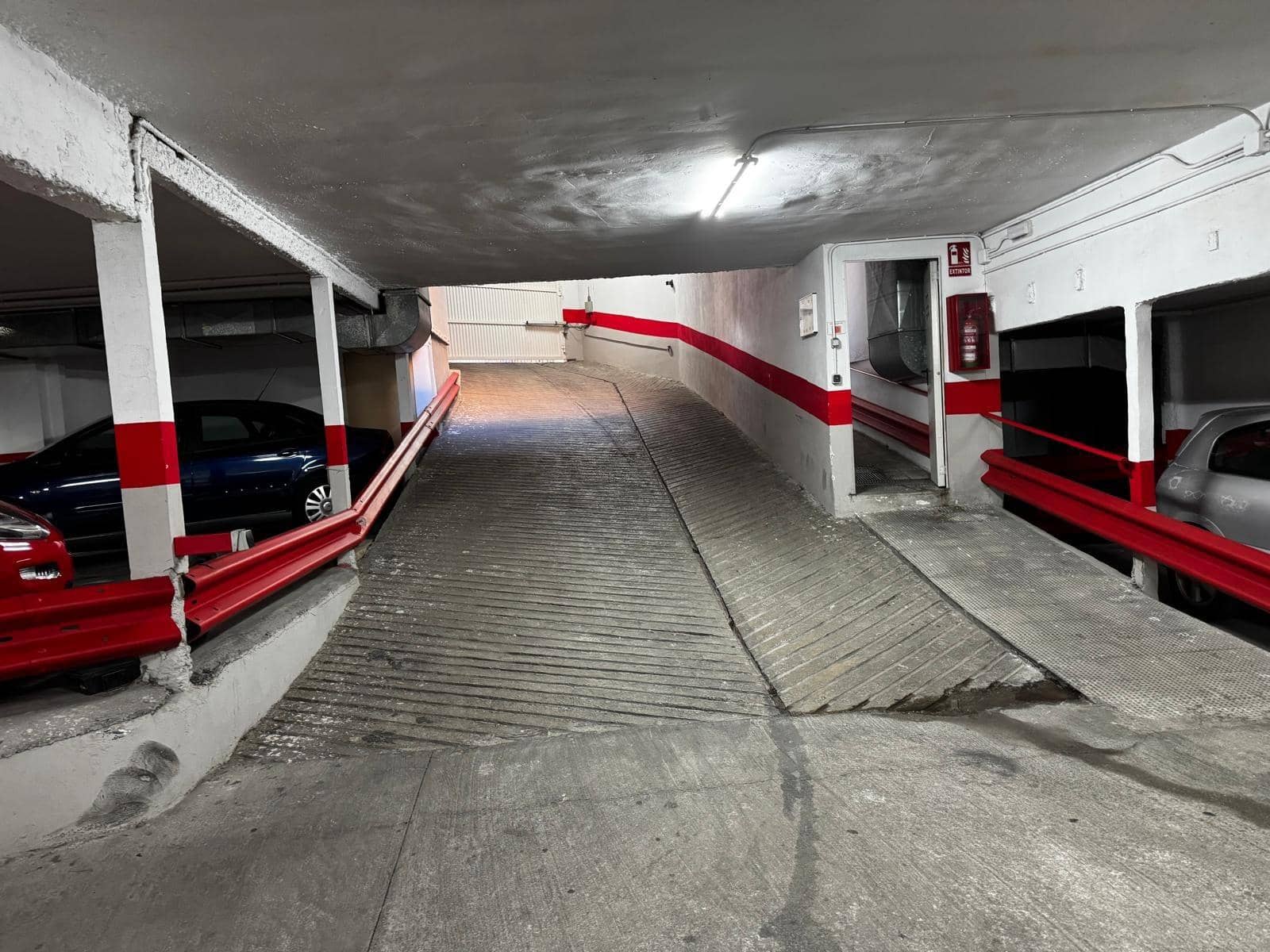 Garage te huur in Granada stad - € 100 (Ref: 9535973)