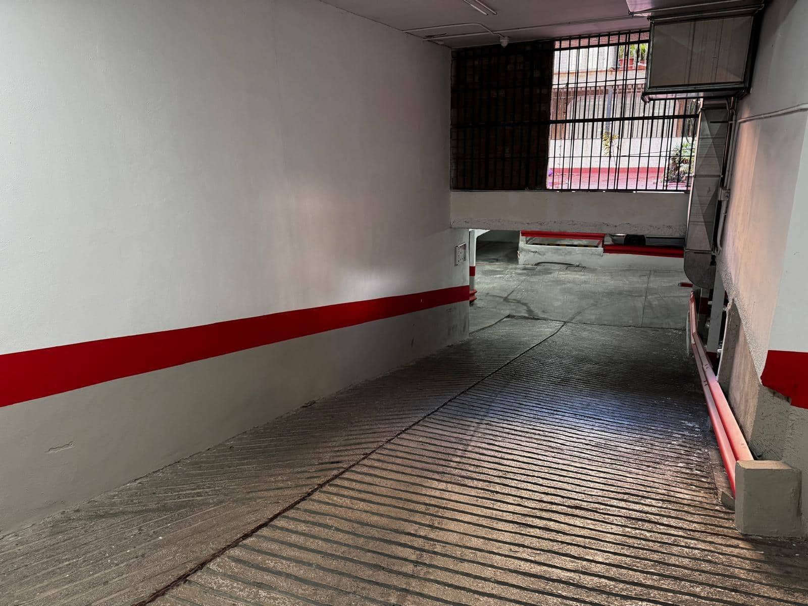 Garage te huur in Granada stad - € 100 (Ref: 9535973)