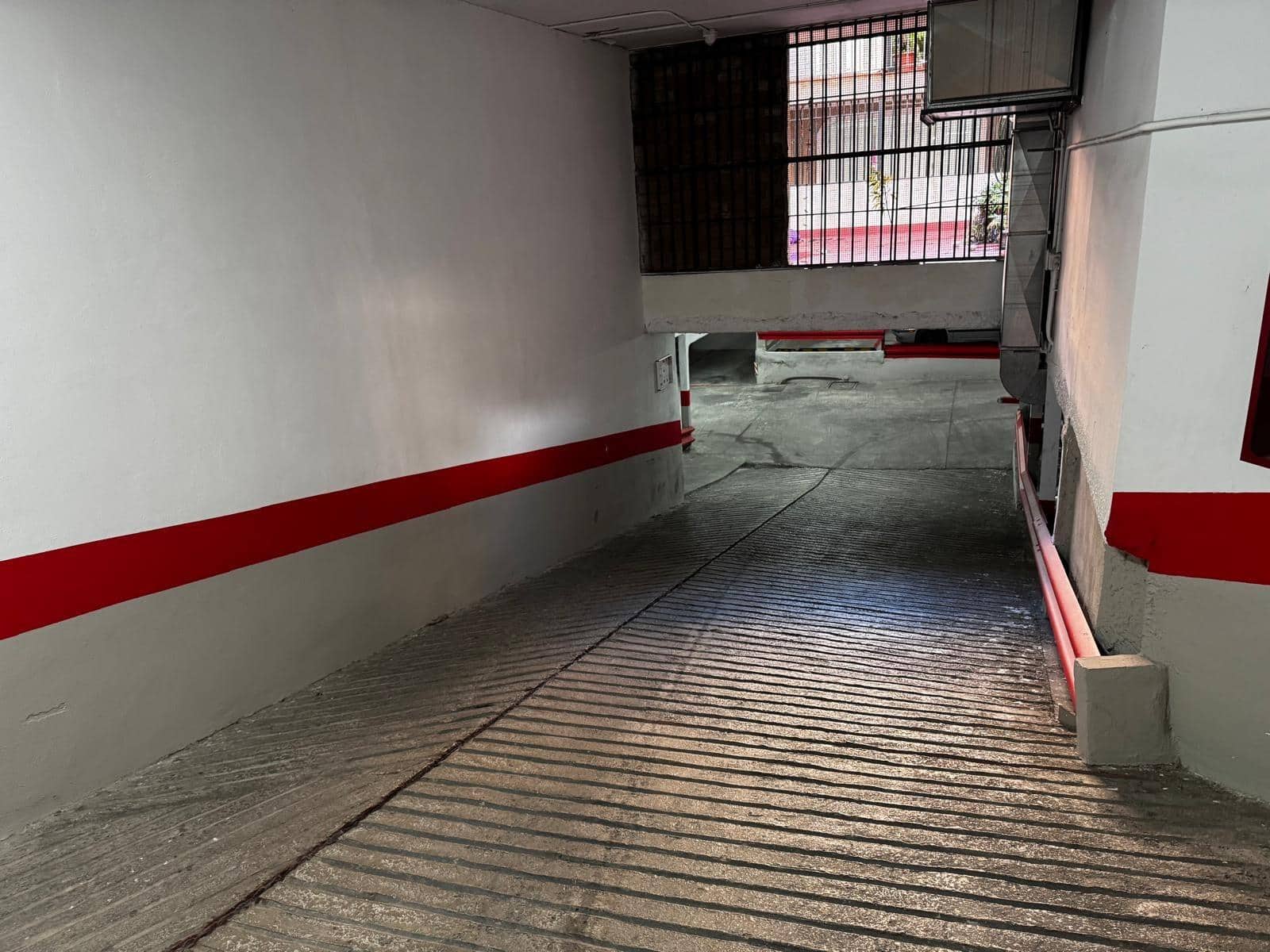 Garage te huur in Granada stad - € 100 (Ref: 9535973)