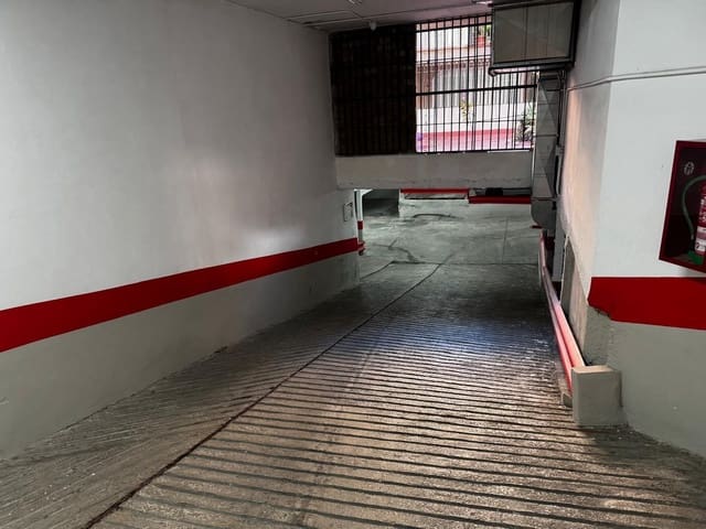 Garage te huur in Figares, Granada stad - € 100 (Ref: 9535973)