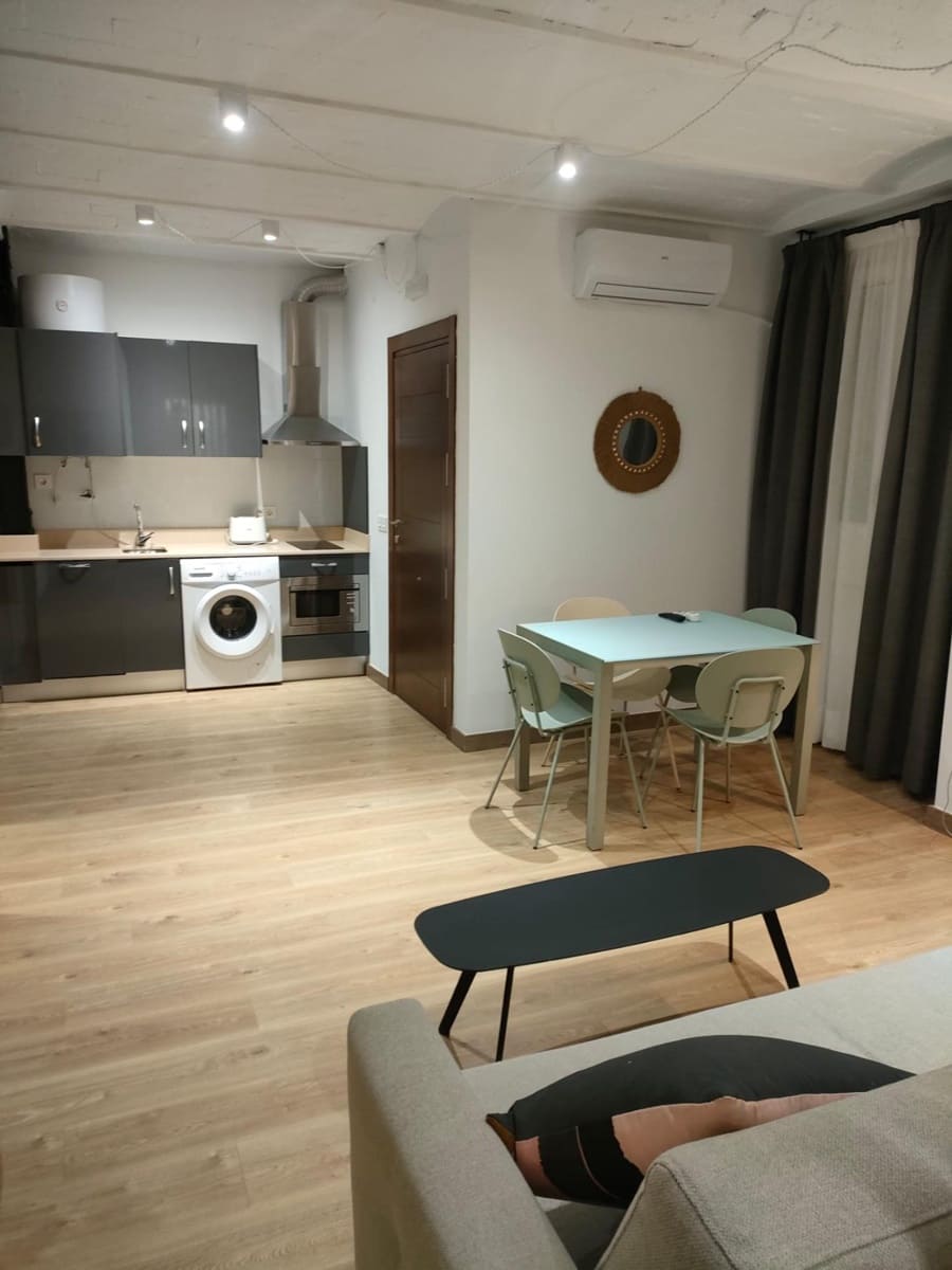 2 soverom Leilighet til leie i Granada by - € 800 (Ref: 9543705)