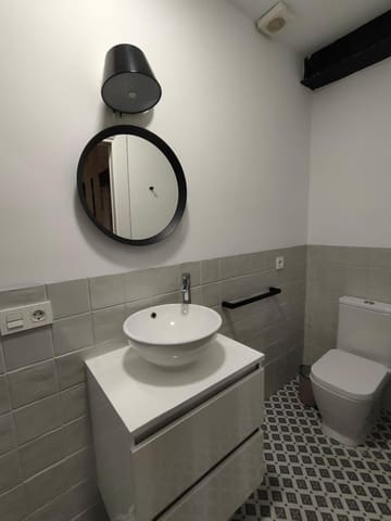 2 soverom Leilighet til leie i Centro - Sagrario, Granada by - € 800 (Ref: 9543705)