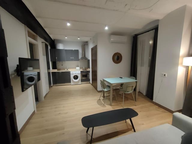 2 soverom Leilighet til leie i Centro - Sagrario, Granada by - € 800 (Ref: 9543705)