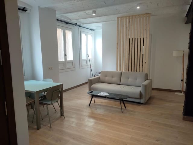 2 soverom Leilighet til leie i Centro - Sagrario, Granada by - € 800 (Ref: 9543705)