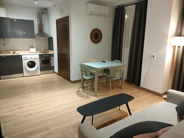 2 soverom Leilighet til leie i Centro - Sagrario, Granada by - € 800 (Ref: 9543705)