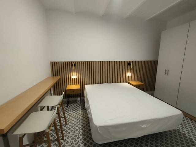 2 soverom Leilighet til leie i Centro - Sagrario, Granada by - € 800 (Ref: 9543705)