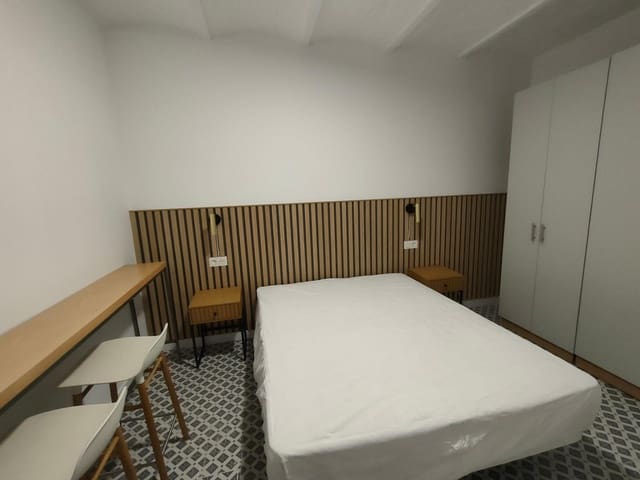 2 soverom Leilighet til leie i Centro - Sagrario, Granada by - € 800 (Ref: 9543705)