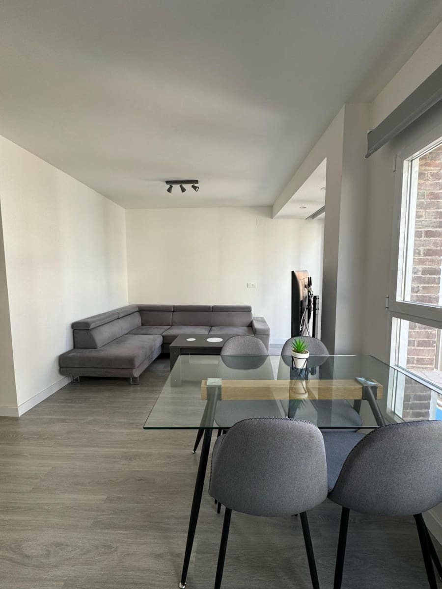 1 soverom Leilighet til leie i Granada by - € 900 (Ref: 9543706)