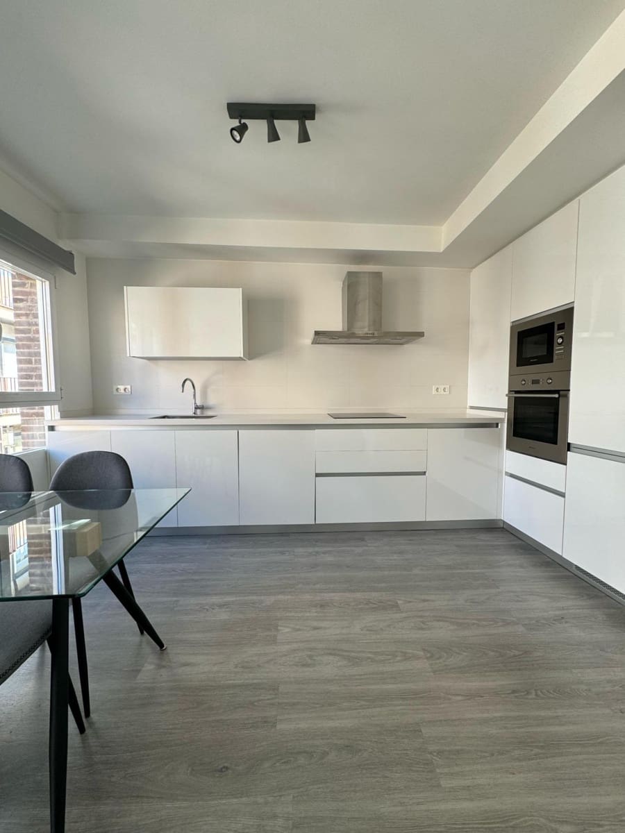 1 soverom Leilighet til leie i Granada by - € 900 (Ref: 9543706)