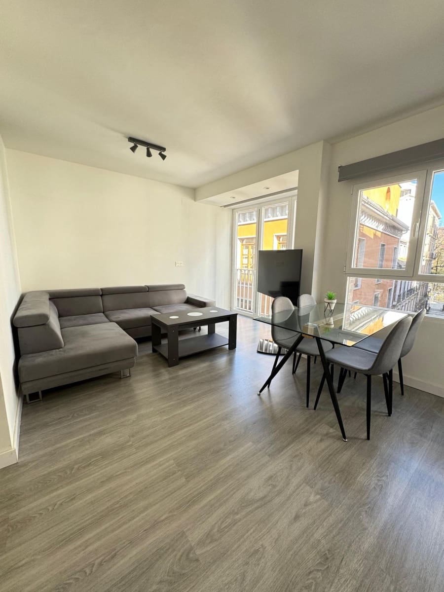 1 soverom Leilighet til leie i Granada by - € 900 (Ref: 9543706)