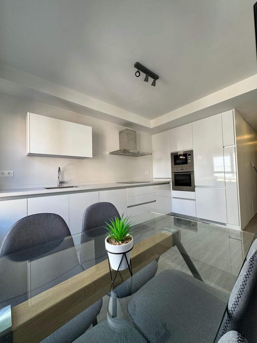 1 soverom Leilighet til leie i Granada by - € 900 (Ref: 9543706)