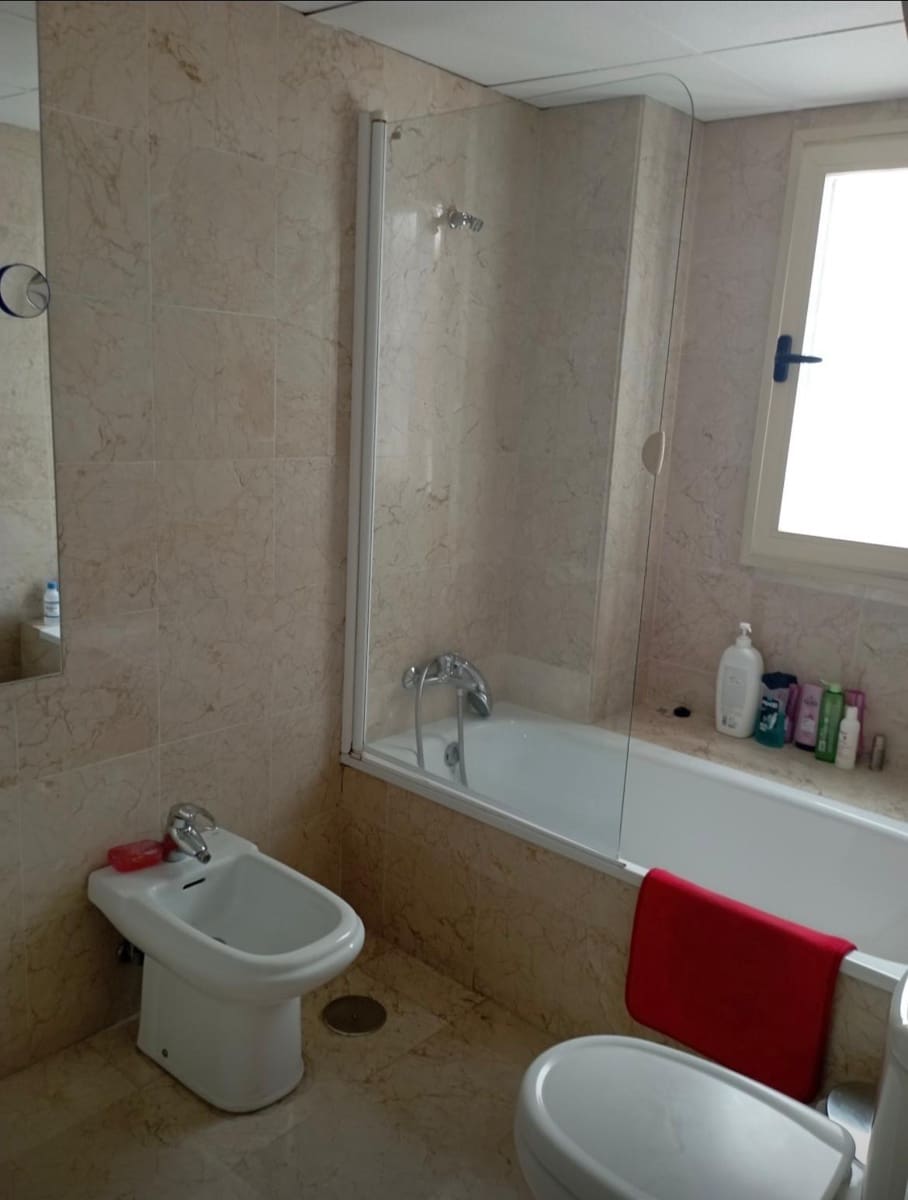 2 sypialnia Mieszkanie do wynajęcia w Miasto Grenada z basenem garażem - 800 € (Ref: 9543707)