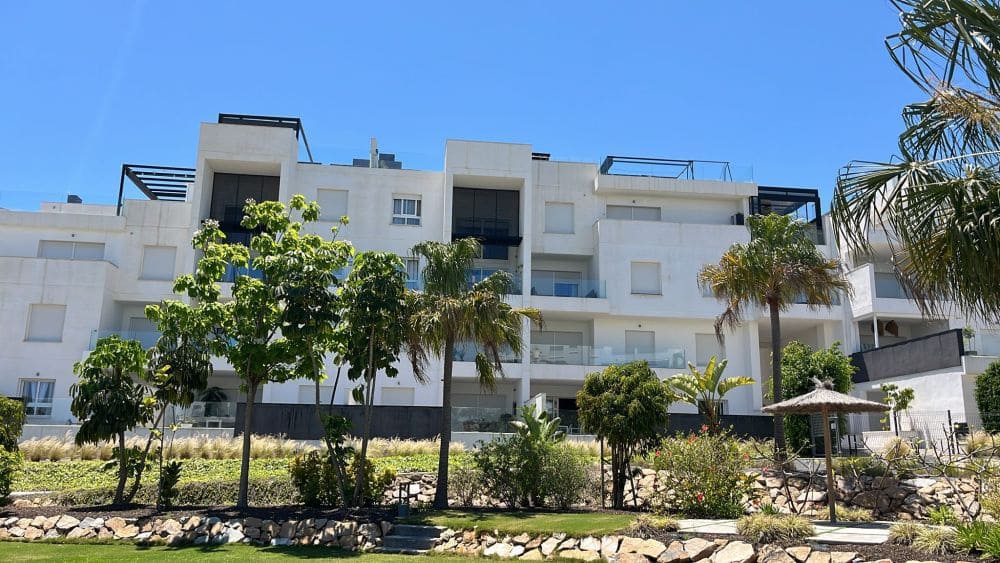 2 bedroom Apartment for sale in Torrevieja with pool garage - € 349,995 (Ref: 10098912)