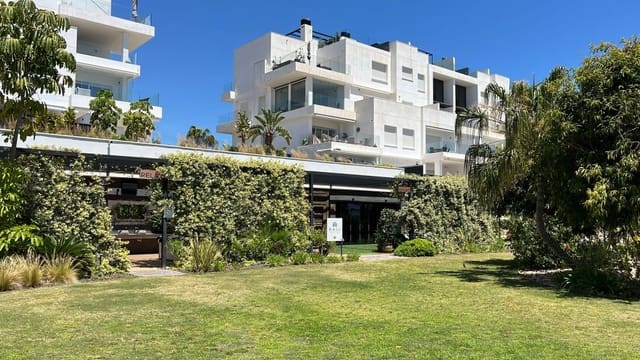 2 bedroom Apartment for sale in Torrevieja with pool garage - € 349,995 (Ref: 10098912)