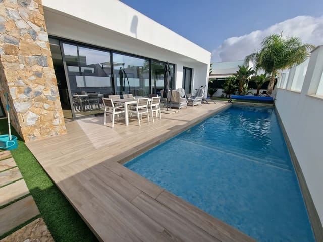 Chalet de 3 habitaciones en San Javier en venta con piscina garaje - 645.000 € (Ref: 10174186)