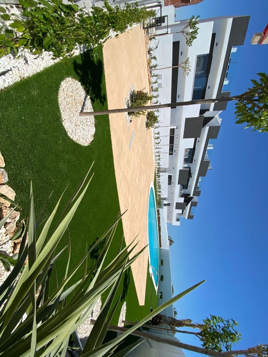 2 quarto Penthouse para venda em Torrevieja com piscina - 289 000 € (Ref: 8672340)