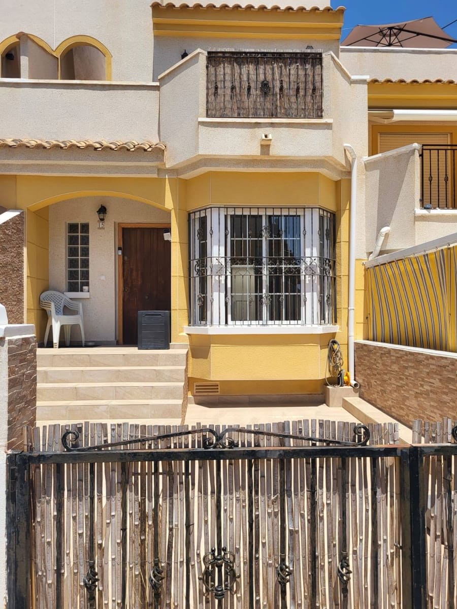 2 bedroom Townhouse for rent in Torrevieja with pool garage - € 700 (Ref: 9106938)