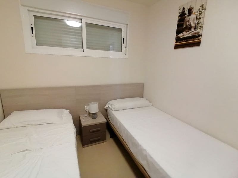 Apartamento de 2 habitaciones en Alicante / Alacant ciudad en alquiler con piscina garaje - 650 € (Ref: 9733425)