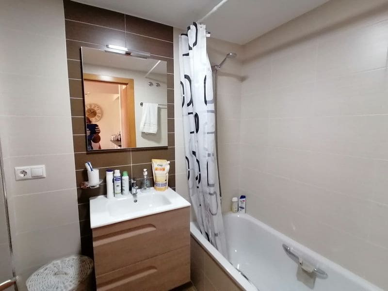 Apartamento de 2 habitaciones en Alicante / Alacant ciudad en alquiler con piscina garaje - 650 € (Ref: 9733425)