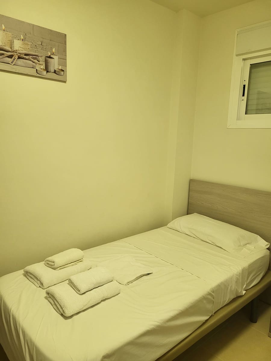 Apartamento de 2 habitaciones en Alicante / Alacant ciudad en alquiler con piscina garaje - 650 € (Ref: 9733425)