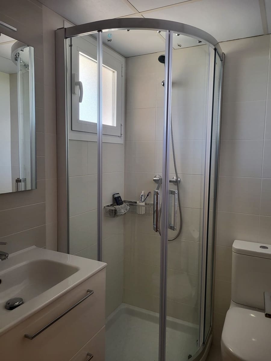 Apartamento de 2 habitaciones en Alicante / Alacant ciudad en alquiler con piscina garaje - 650 € (Ref: 9733425)