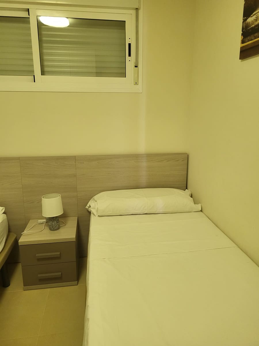 Apartamento de 2 habitaciones en Alicante / Alacant ciudad en alquiler con piscina garaje - 650 € (Ref: 9733425)